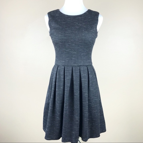 Aritzia} Talula Waldorf Pleated Pocket Dress - Picture 1 of 7